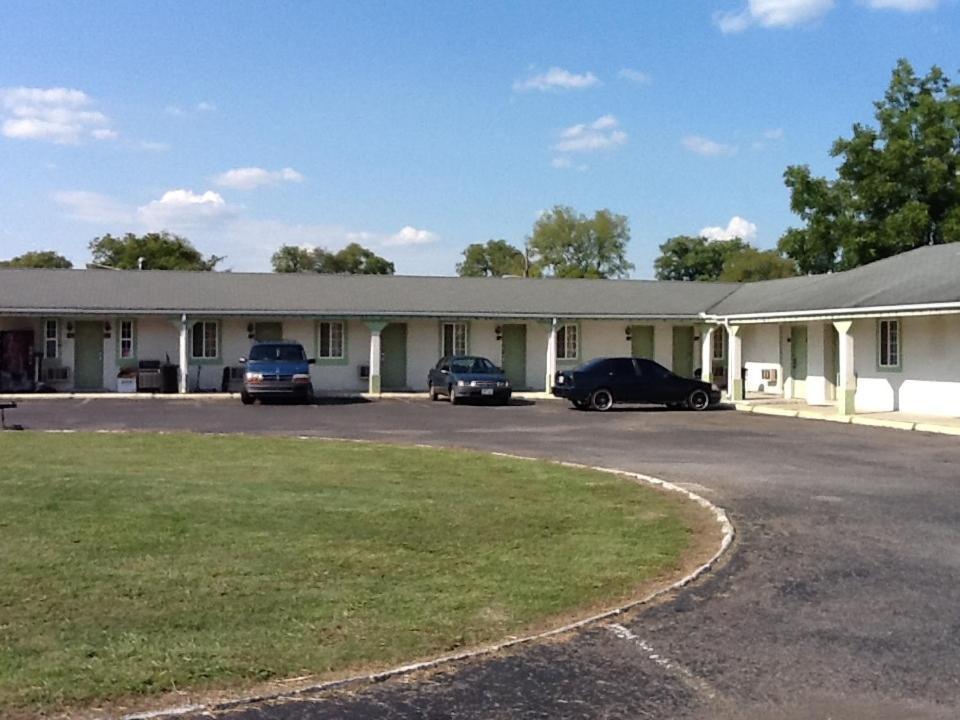 Bedford Inn Shelbyville Exterior foto
